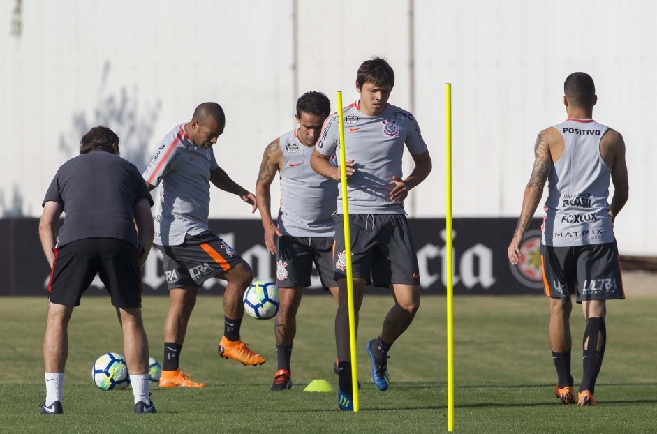 Jogadores durante o último treino antes do jogo contra o São Paulo, no Morumbi