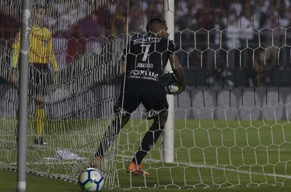 Jonathas fez o único gol do Corinthians no clássico contra o São Paulo, no Morumbi