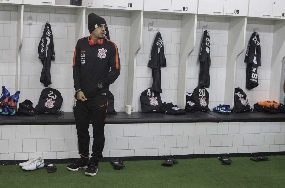 Lateral Fagner no vestiário do Morumbi antes do jogo contra o São Paulo