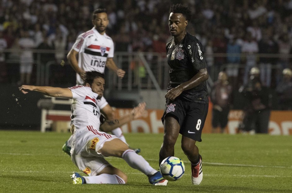 Renê Júnior entrou como titular no clássico contra o São Paulo, mas teve lesão grave no fim do jogo