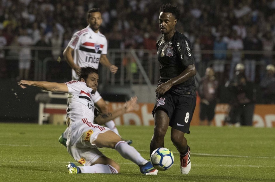 Ren Jnior entrou como titular no clssico contra o So Paulo, mas teve leso grave no fim do jogo