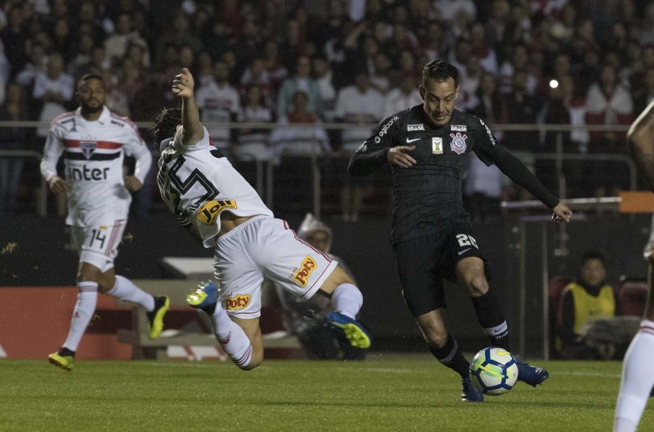 Rodriguinho vestiu a camisa do Corinthians pela última vez no clássico contra o São Paulo