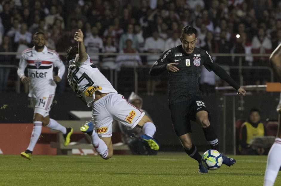 Corinthians perdeu para o So Paulo, mas se manteve na mesma posio na tabela do Brasileiro