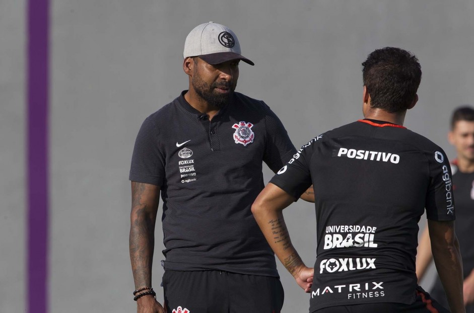 Coelho durante treinamento desta segunda-feira no CT