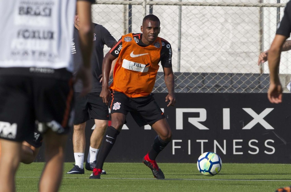 Marllon durante o treino desta segunda-feira no CT