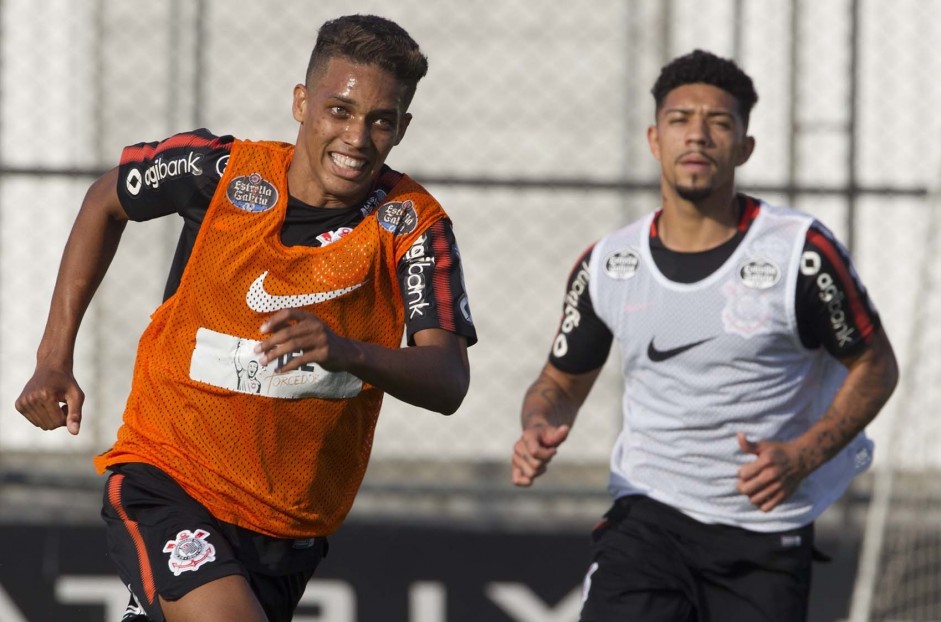 Pedrinho e Douglas no treino de hoje no CT Joaquim Grava