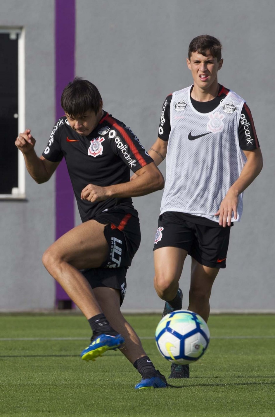 Romero e Mateus Vital no treinamento de hoje no CT