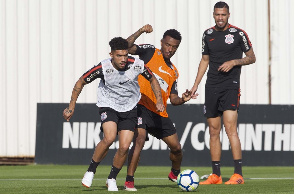 Teve treino de reapresentao nesta segunda-feira no CT Joaquim Grava