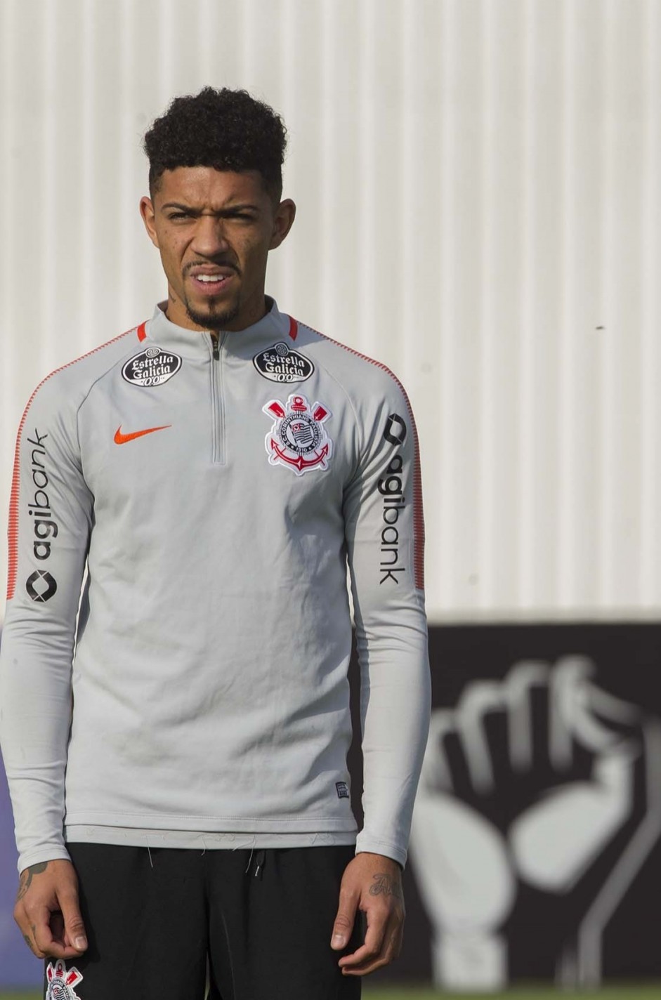 Douglas no treino de hoje no CT Joaquim Grava