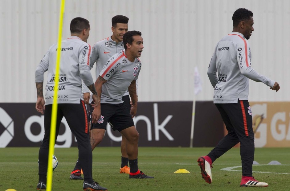 Jadson no treino que antecede o jogo contra o Cruzeiro, pelo Brasileirão
