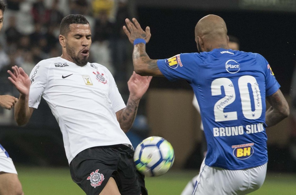 Jonathas saiu machucado ainda no primeiro tempo da partida contra o Cruzeiro