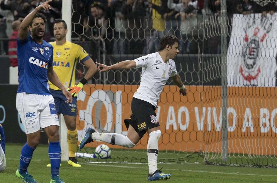 Na Arena Corinthians, Timão vence o Cruzeiro com dois gols do paraguaio Romero