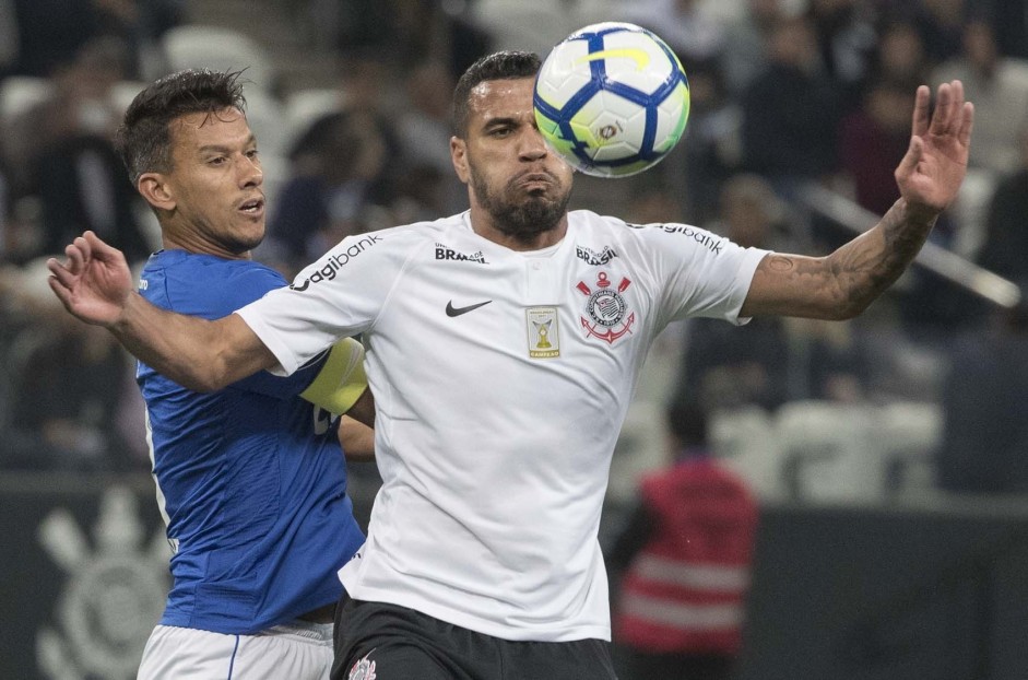 O atacante Jonathas durante partida contra o Cruzeiro, pelo Campeonato Brasileiro
