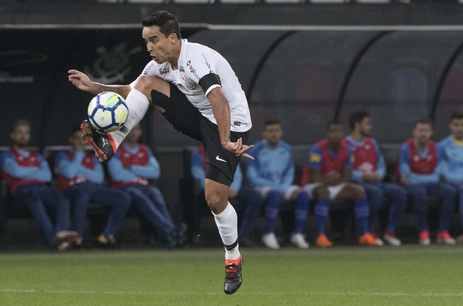 O meia Jadson durante partida contra o Cruzeiro, na Arena Corinthians, pelo Brasileiro