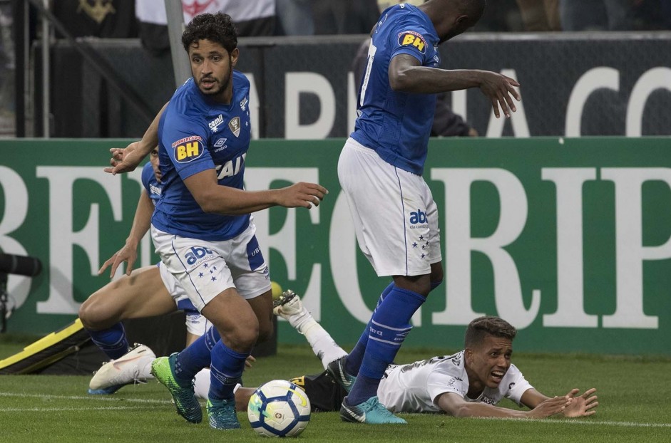 Pedrinho é sempre bem marcado durante as partidas do Corinthians
