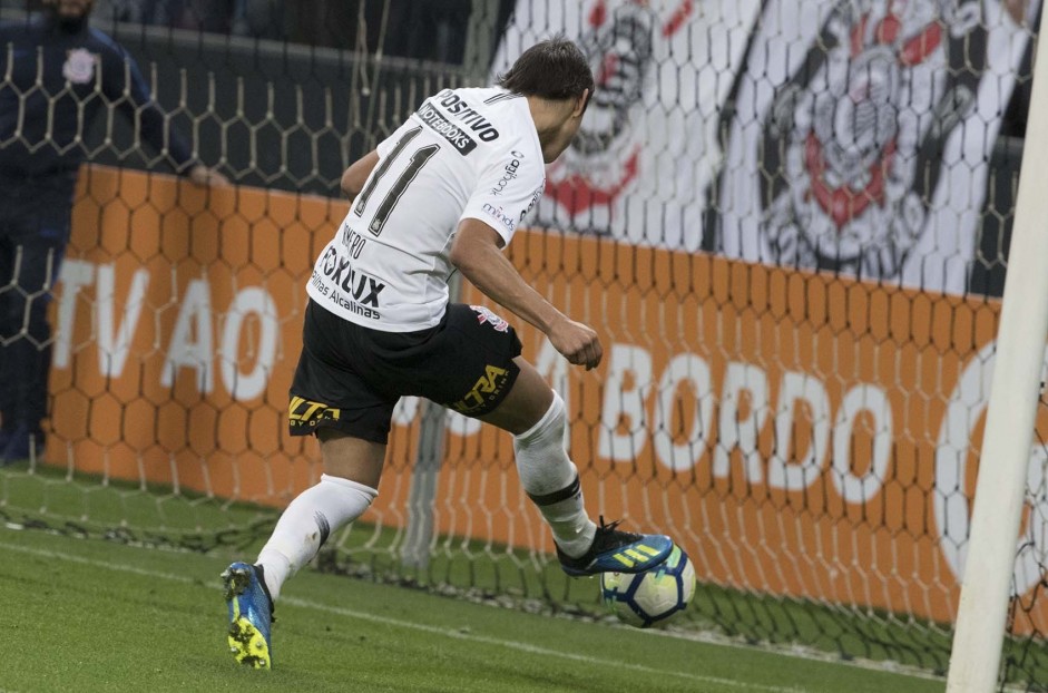 Romero finaliza certeiro e anota para o Corinthians contra o Cruzeiro, na Arena