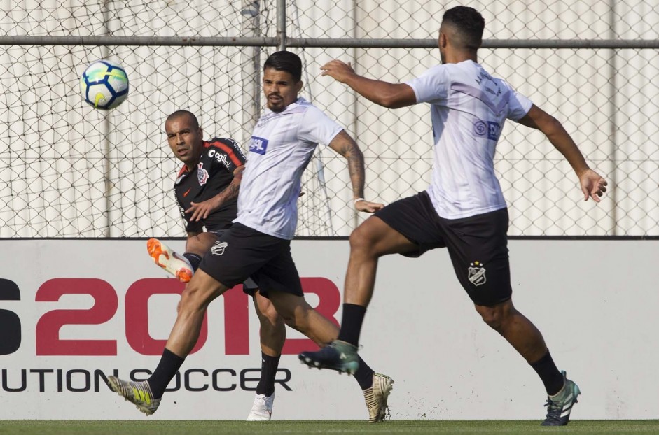 Jogadores no jogo-treino desta quinta