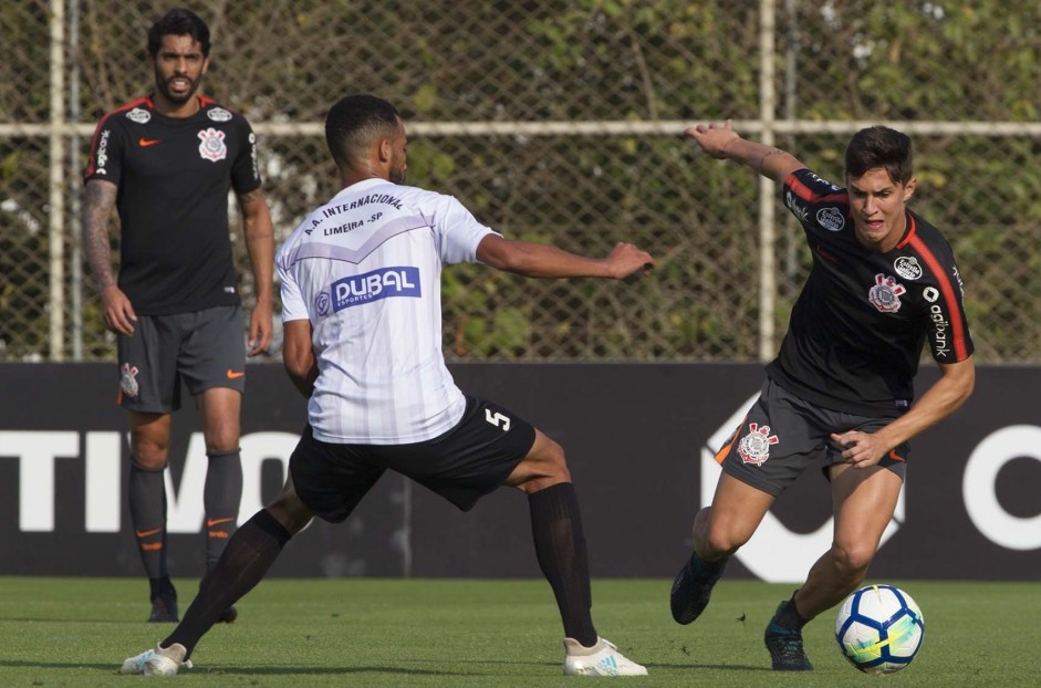 Jogadores no jogo-treino desta quinta