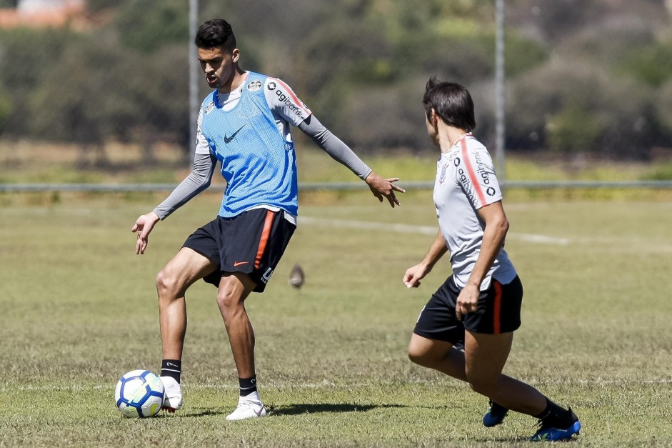 Léo Santos e Romero no treino de hoje no CT do Brasiliense