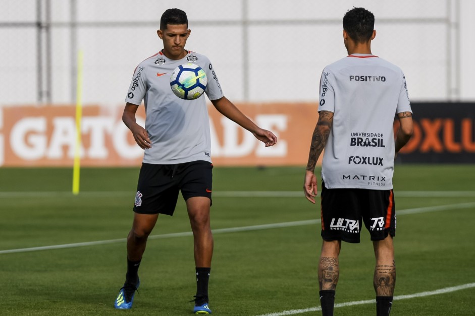 O atacante Matheus Matias no treinamento de hoje no CT; Elenco viaja para Brasília
