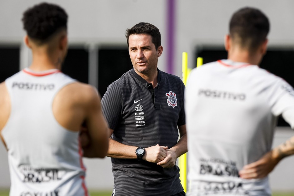 Osmar Loss comandou o último treino do elenco em São Paulo; Time viaja para Brasília