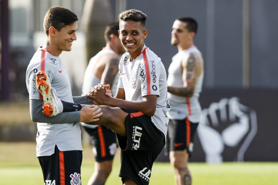 Vital e Pedrinho no último treino da equipe em São Paulo