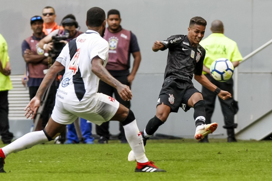 O jovem Pedrinho foi titular contra o Vasco, pelo Brasileiro, no estdio Man Garrincha