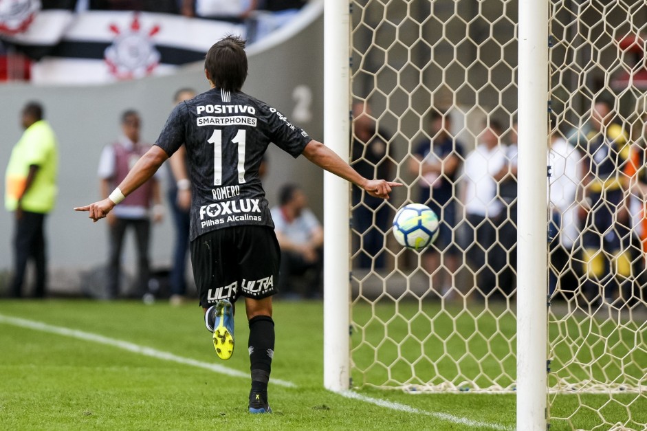Romero durante comemoração do seu terceiro gol contra o Vasco, pelo Brasileirão