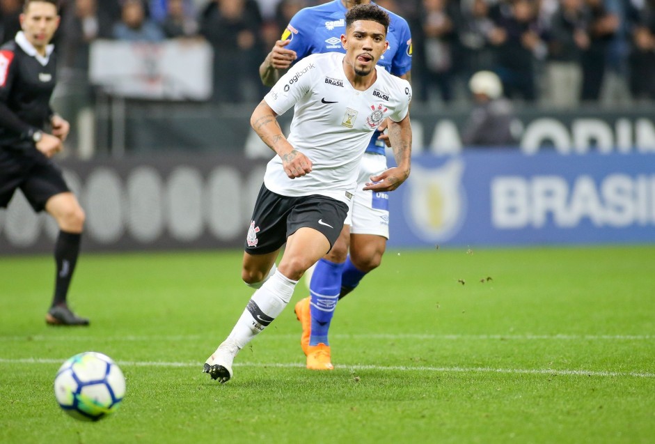 Douglas é um dos corinthianos pendurados Douglas é um dos corinthianos pendurados