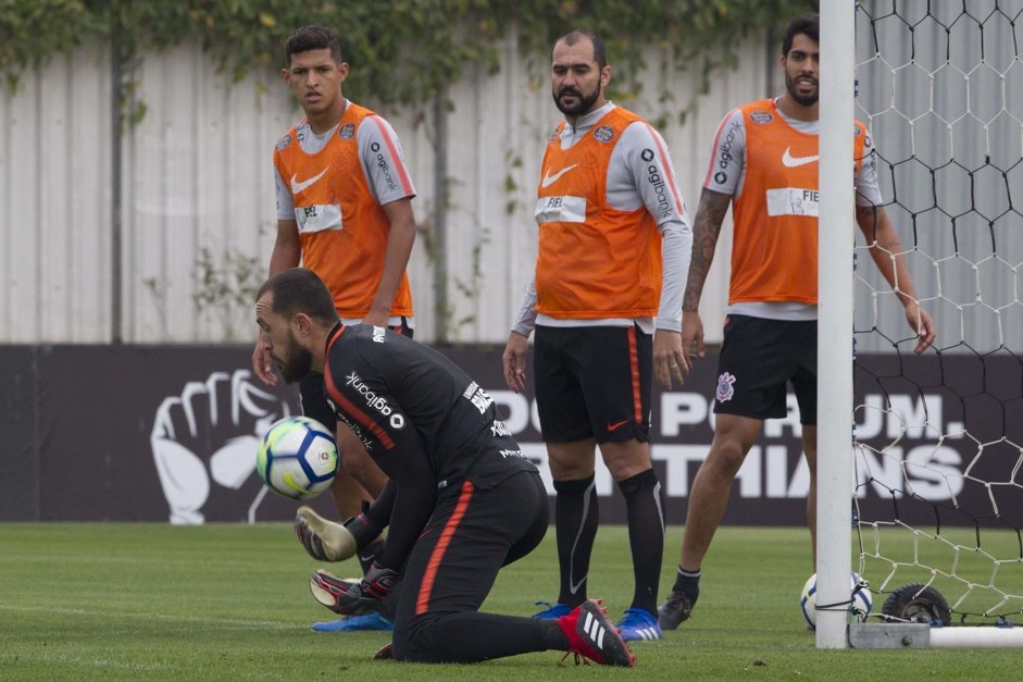 Goleiro Walter durante treino de reapresentação no CT Joaquim Grava nesta segunda-feira
