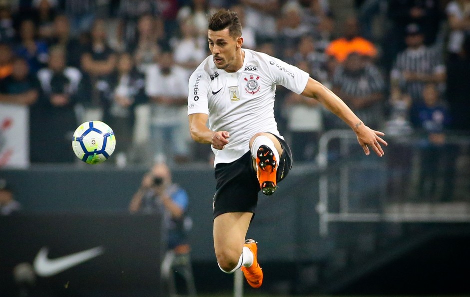 Avelar atuou nos 90 minutos do triunfo alvinegro neste sábado Avelar atuou nos 90 minutos do triunfo alvinegro neste sábado