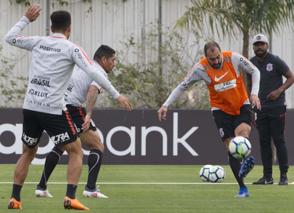 Treino de reapresentao do elenco na tarde desta segunda-feira