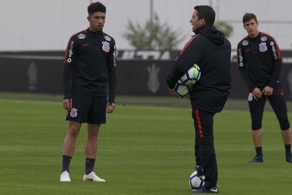 Douglas e Osmar Loss durante o treino de hoje no CT Joaquim Grava