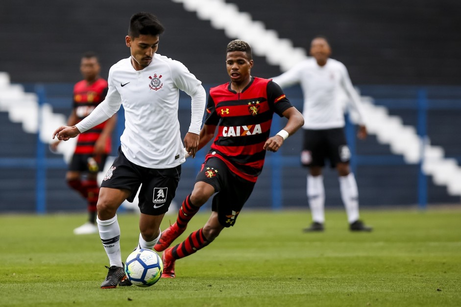 Fabrício Oya atuando contra o Sport, pelo Brasileirão sub-20