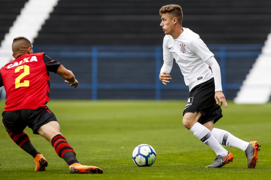 Lucas Piton durante partida contra o Sport, pelo Brasileiro Sub-20