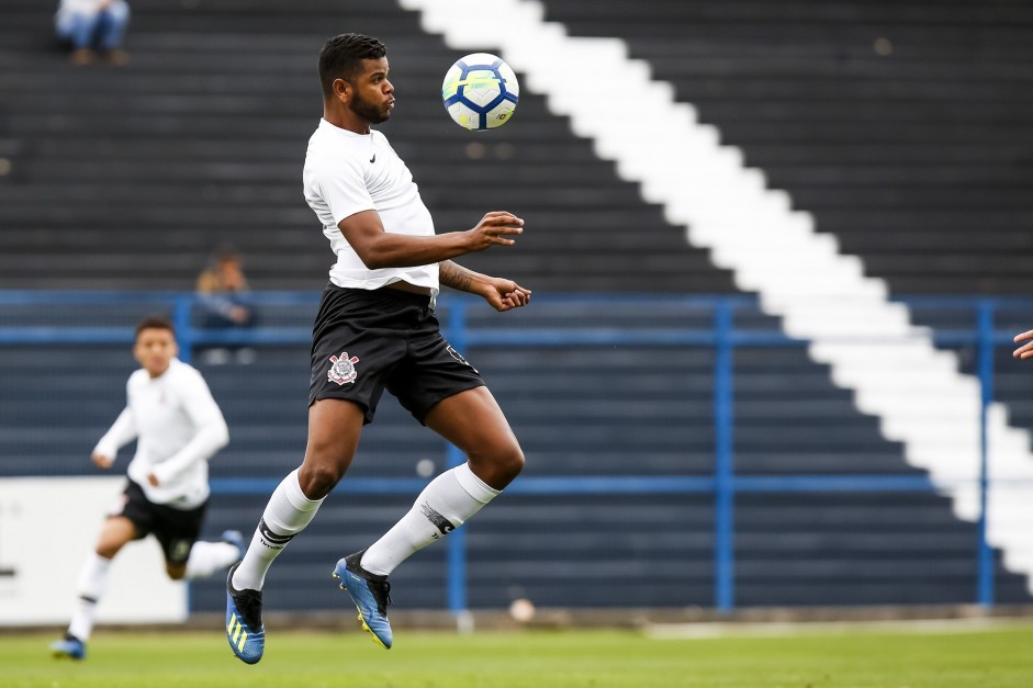 Nathan durante partida contra o Sport, pelo Brasileiro sub-20