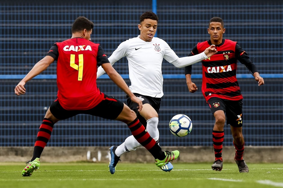 O atacante Rafael Bilu durante jogo contra o Sport, pelo Brasileirão sub-20