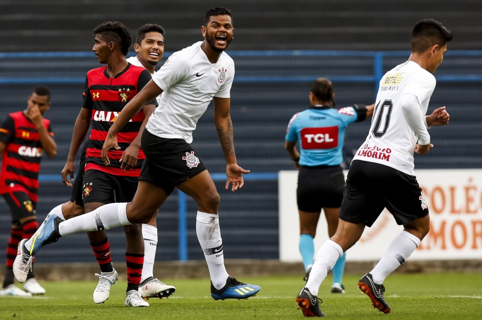 O jovem Nathan comemorando seu gol contra o Sport, pelo Brasileirão sub-20