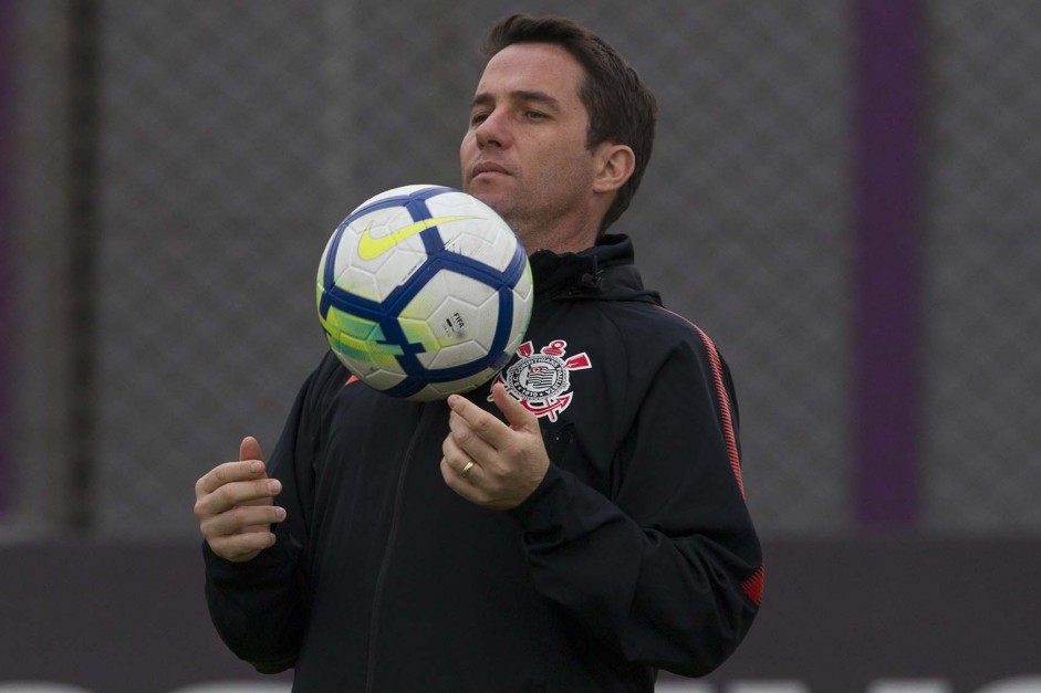 Osmar Loss comandou o último treino antes do duelo contra a Chapecoense