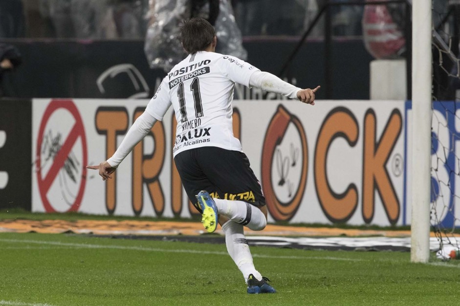 ngel Romero comemorando seu gol contra a Chapecoense, pela Copa do Brasil de 2018