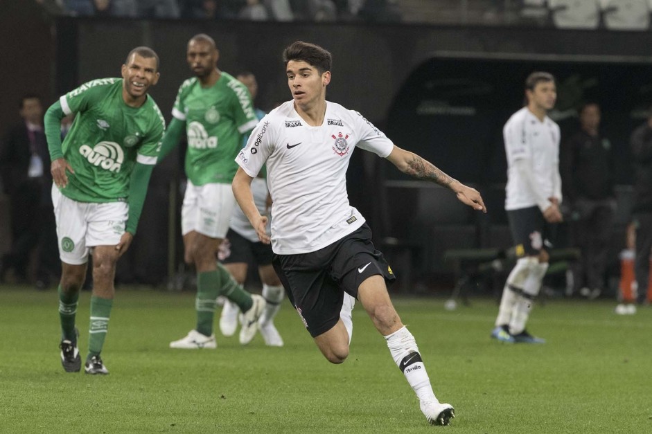 Araos entrou no segundo tempo do jogo contra a Chapecoense, pela Copa do Brasil