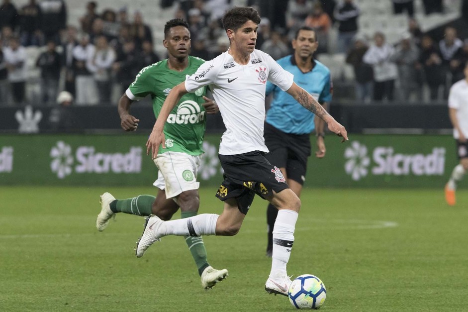 O novato ngelo Araos fez sua estreia com a camisa do Corinthians diante a Chapecoense