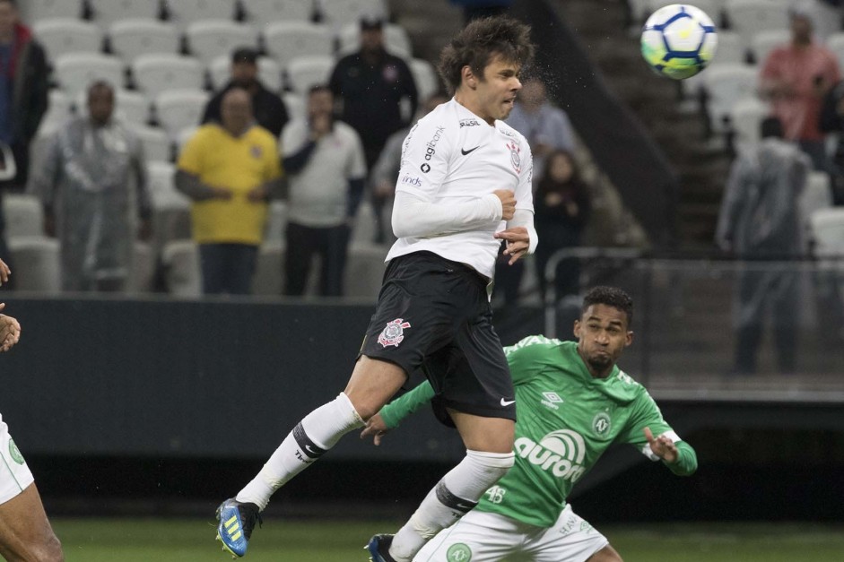 Romero marcou de cabeça o gol da vitória sobre a Chapecoense, pela Copa do Brasil