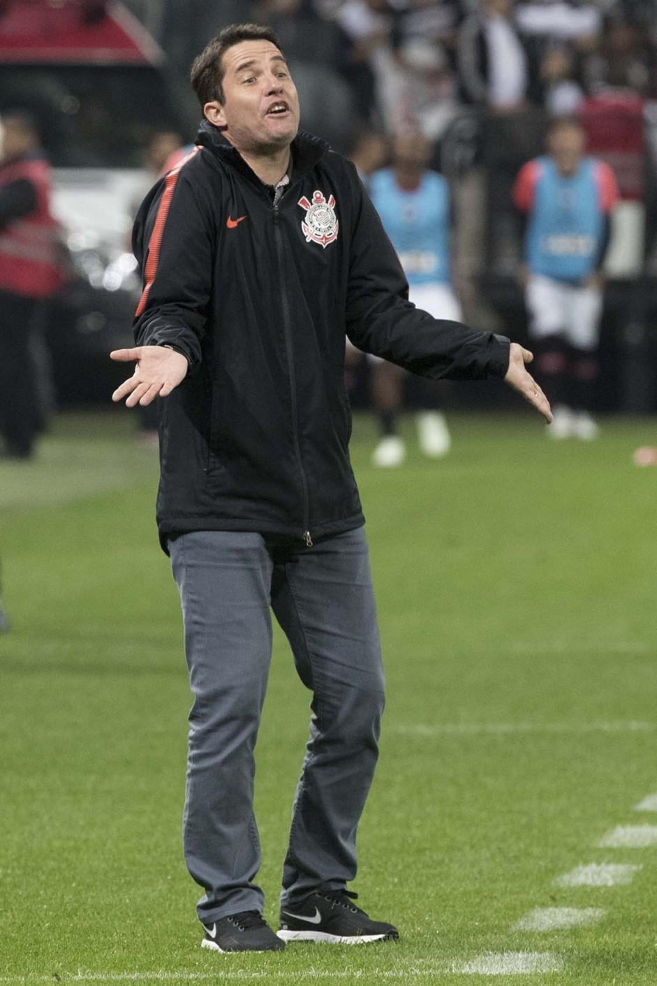 Osmar Loss durante partida contra o Atlético-PR, na Arena Corinthians