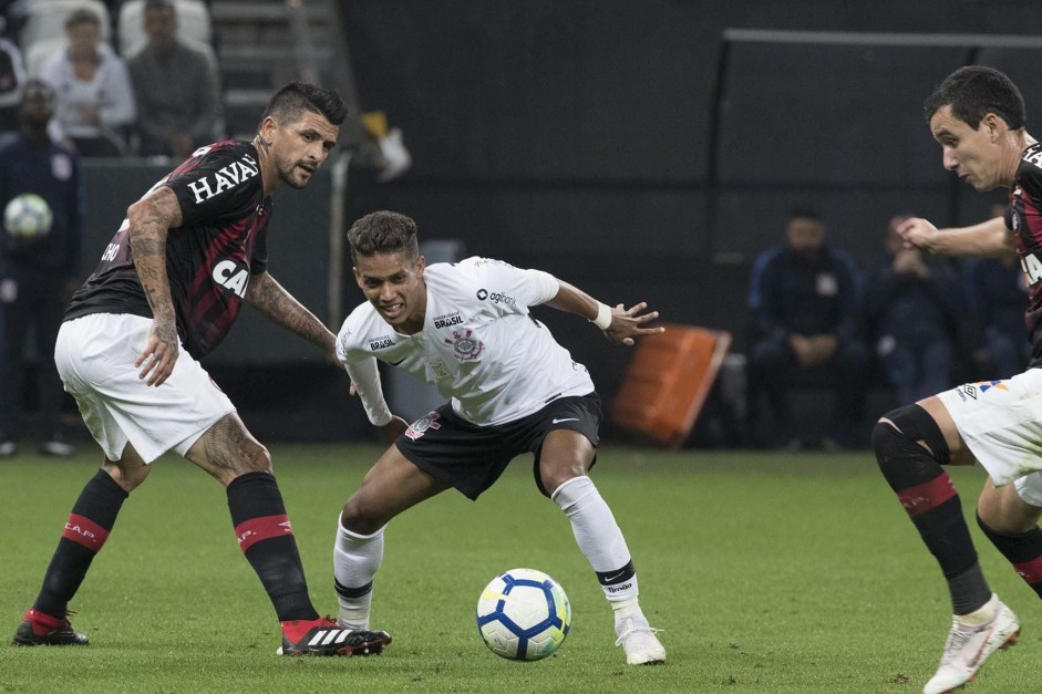 Pedrinho  sempre muito marcado durante as partidas, contra o Atltico-PR no foi diferente