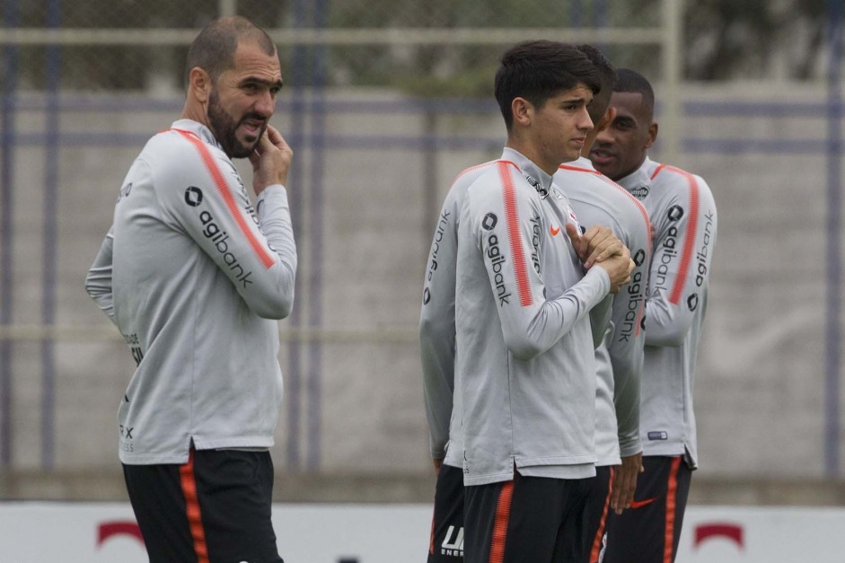 Danilo no treino da tarde de hoje no CT Joaquim Grava