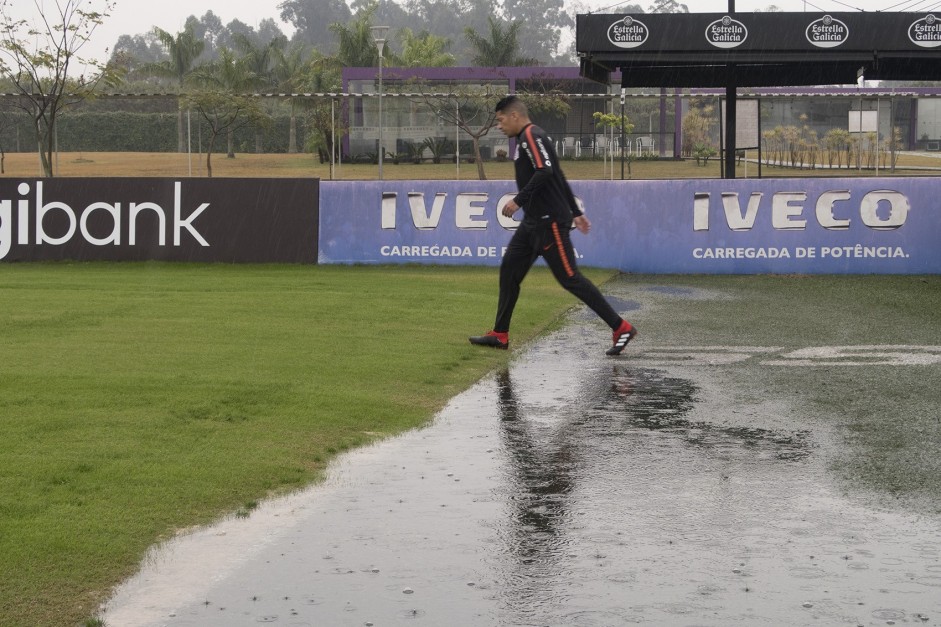 Ralf durante o treino neste dia chuvoso em São Paulo