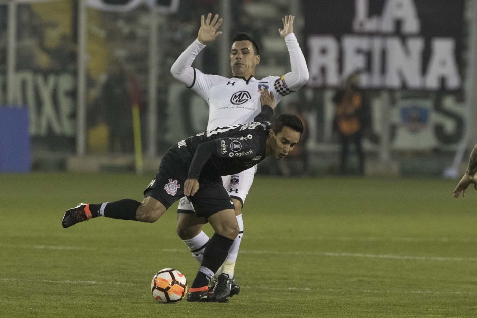 O meia Jadson durante a partida contra o Colo-Colo, no Chile, pela Libertadores 2018