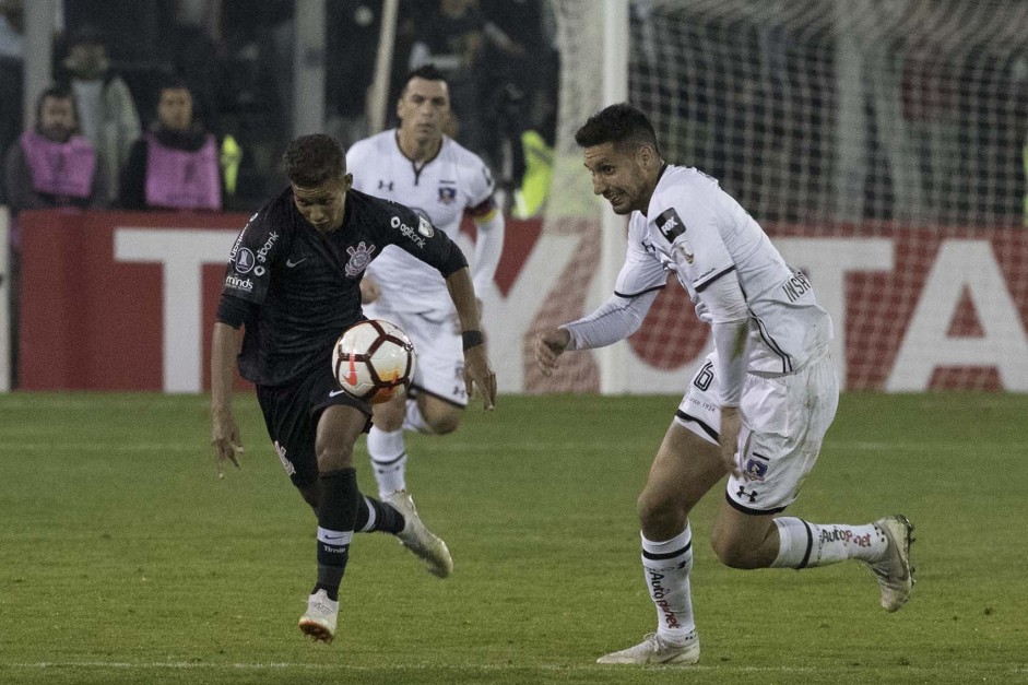 Pedrinho durante jogo contra o Colo-Colo, no Chile, pela Libertadores 2018