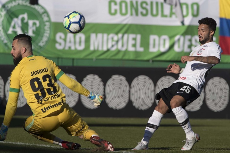 Clayson durante o jogo contra a Chapecoense, pelo Brasileiro